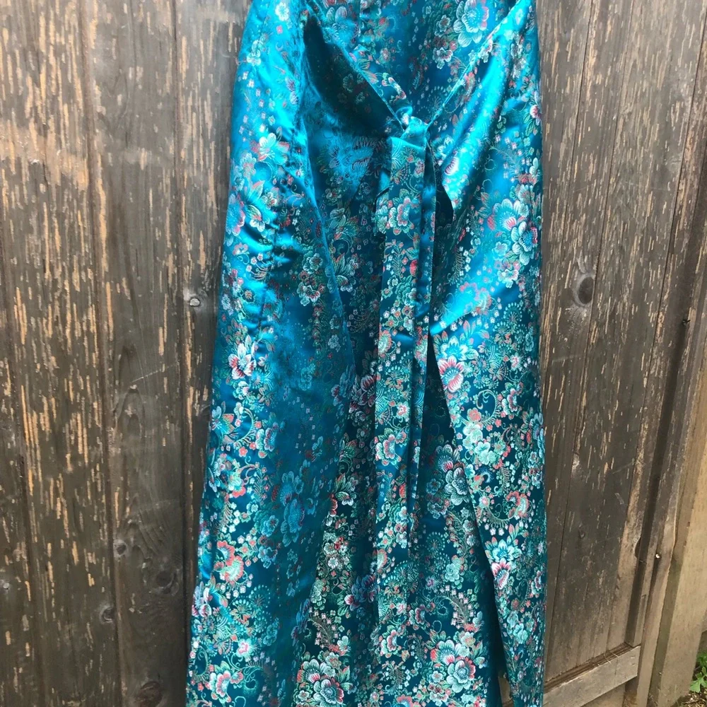 Beautiful teal satin maxi - Picture 6 of 10